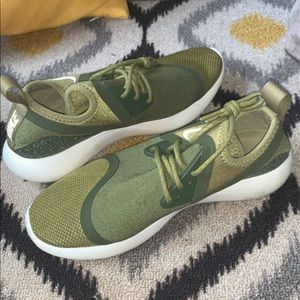 NIKE SNEAKERS. SZ WMNS US 9.5.